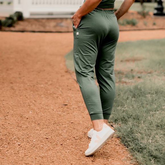 Vuori Pants - Vuori | Performance Jogger Women's DreamKnit™ Heather Olive Green Small